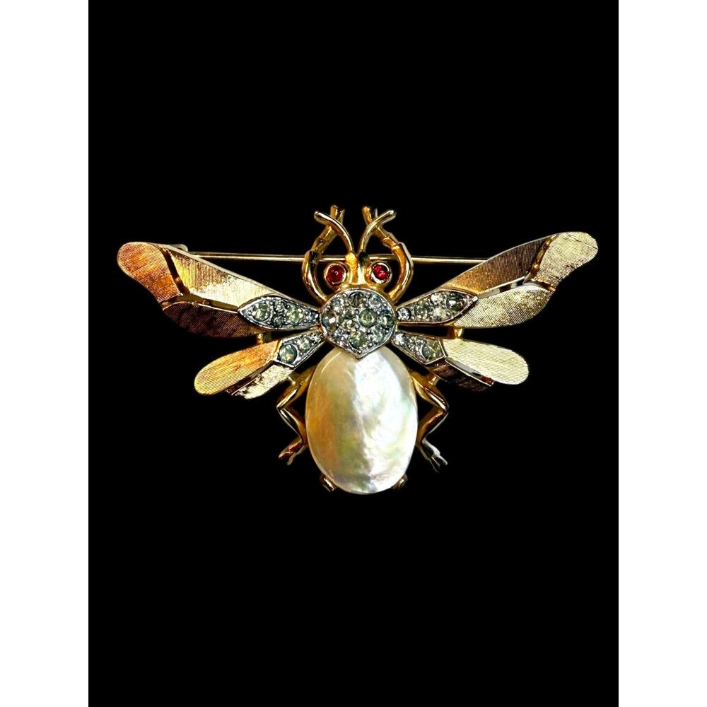 Vintage Crown Trifari Fantasia Mother of Pearl Jelly Belly Bee Brooch Pin